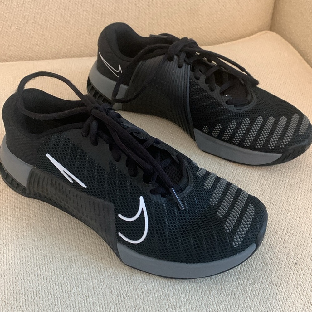 Women’s Nike Metcon 9! Gently Worn! Great Condition! - Picture 4 of 6